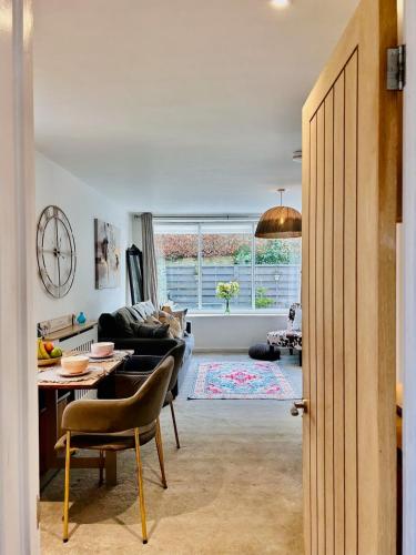 The Old Post Office MaisonPro - last minute hotel in Stroud