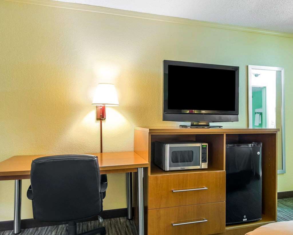 Econo Lodge Franklin South - photo 20