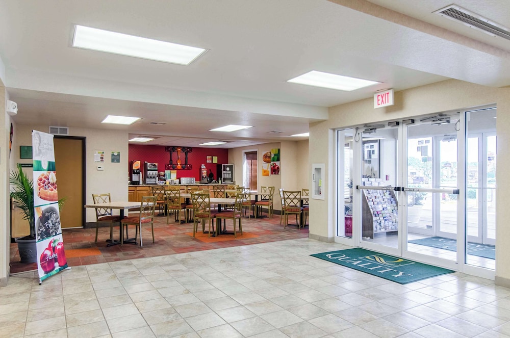 Quality Inn Junction City Near Fort Riley - photo 5