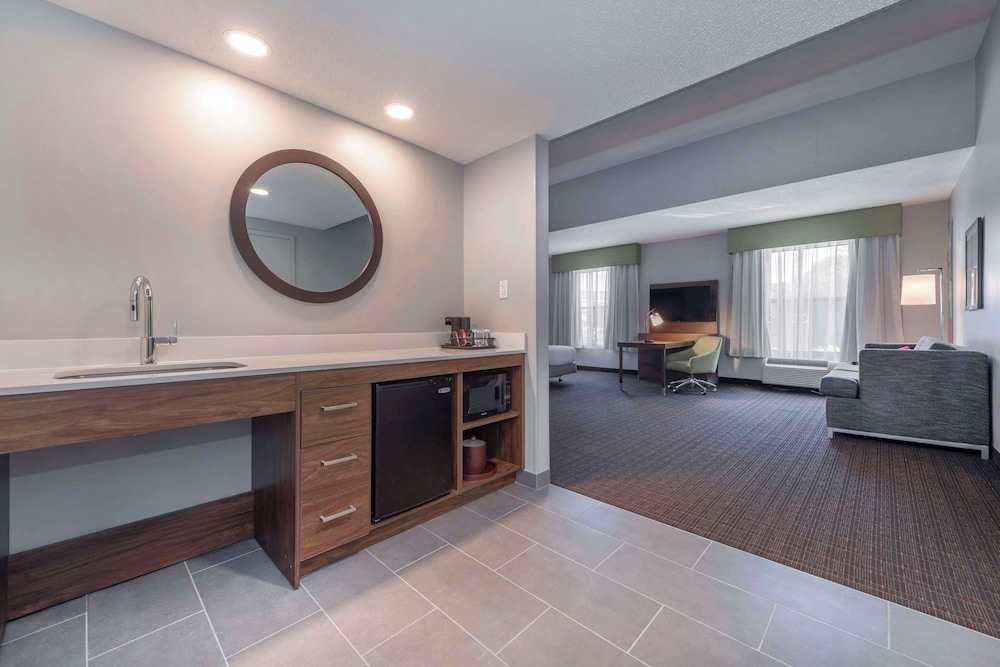 Hampton Inn & Suites Burlington NC - photo 26