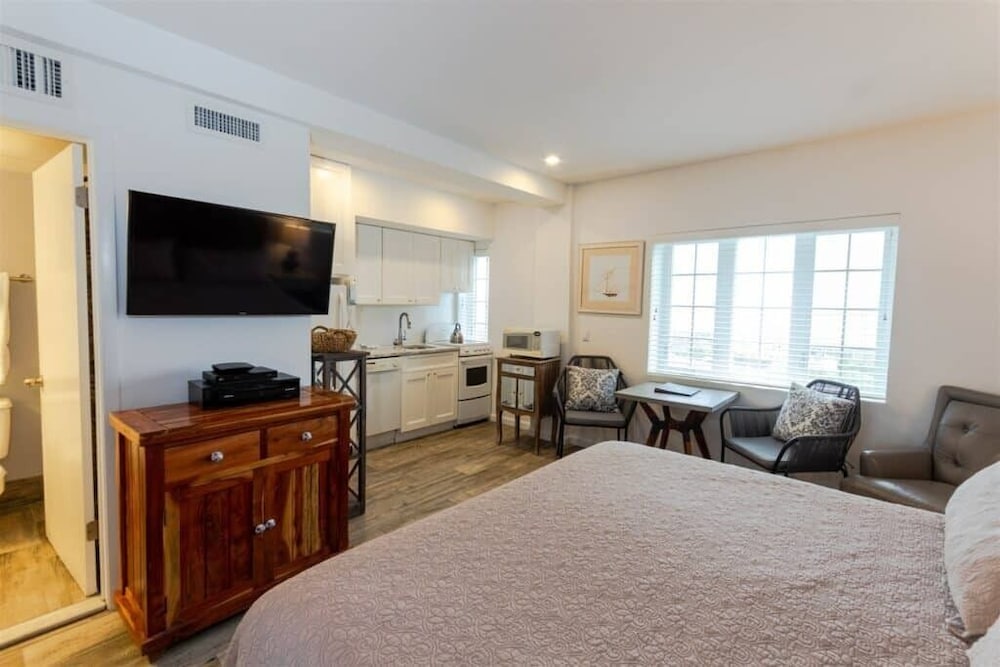 Montauk Manor - photo 19