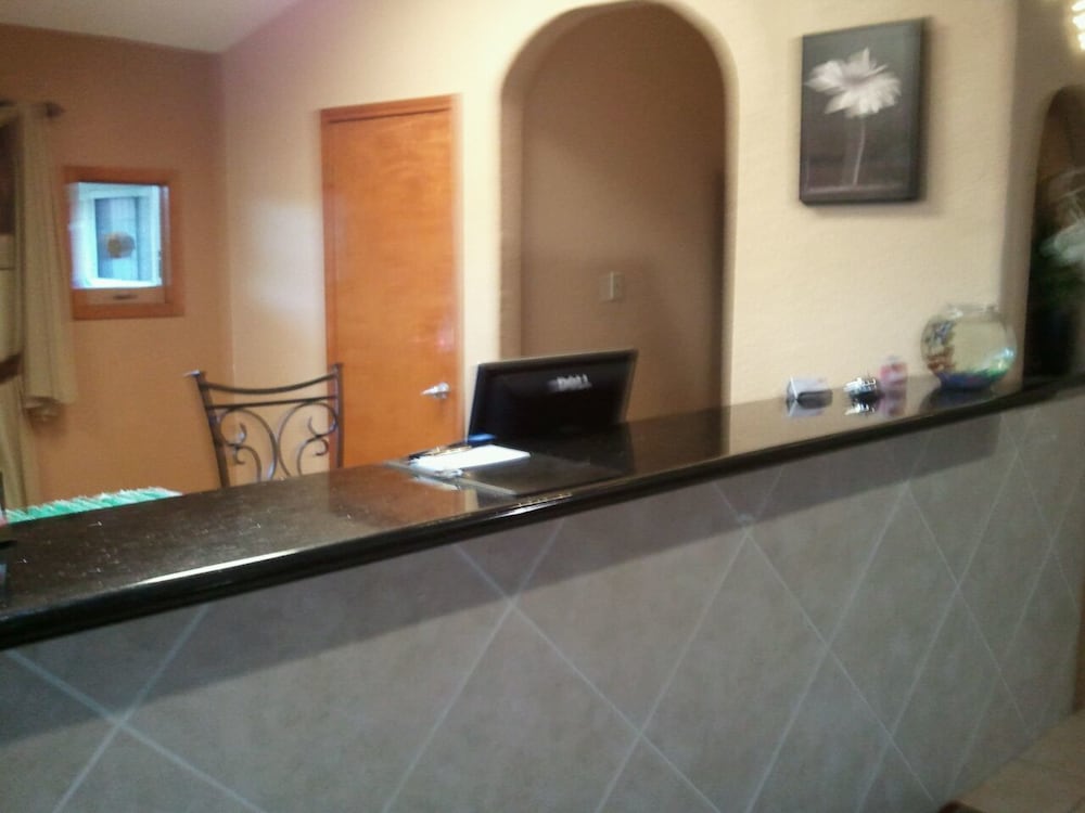 Royal Inn Pearsall - photo 5