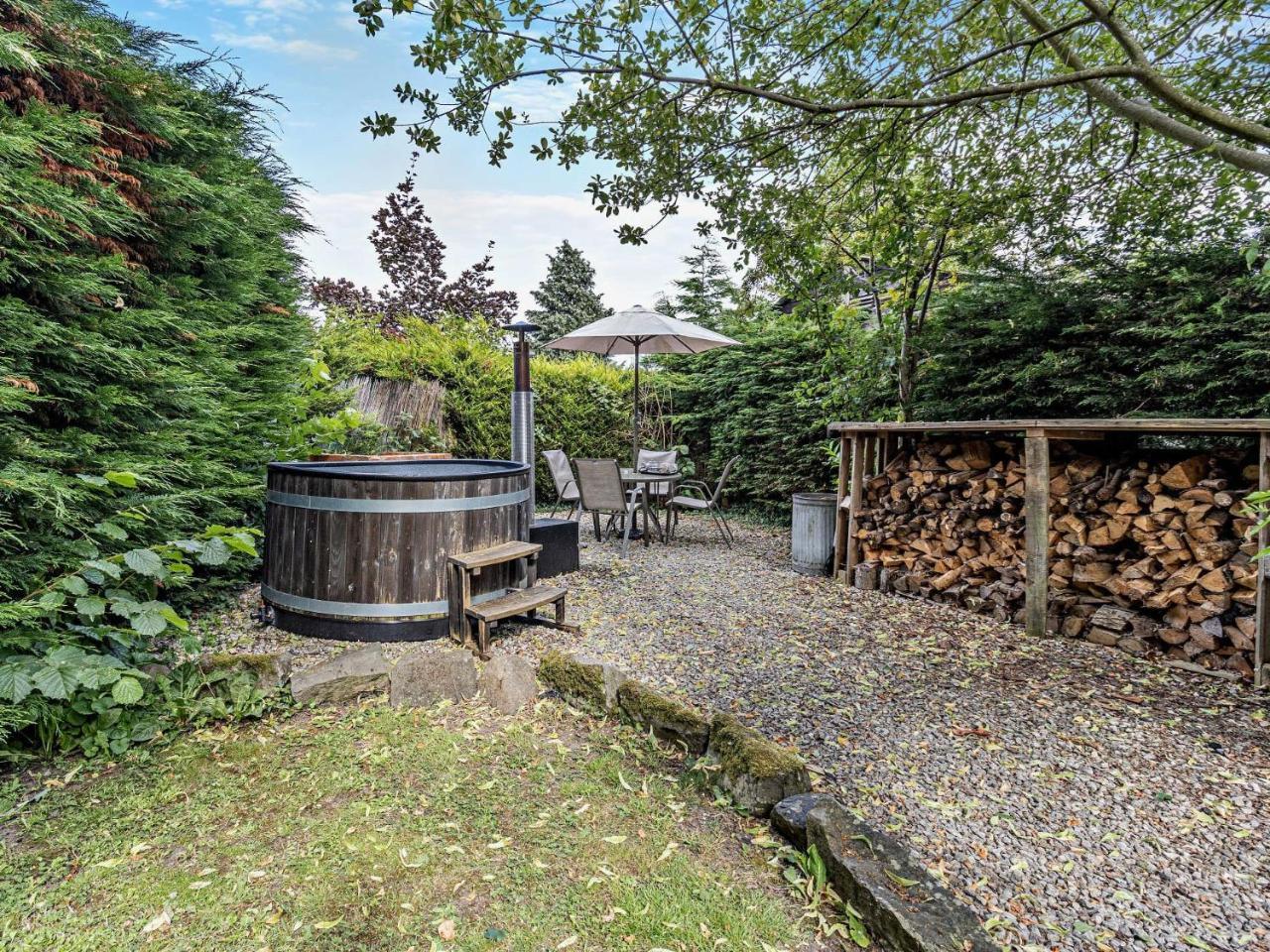 2 Bed in Whittington 76537 pet-friendly hotel Gobowen