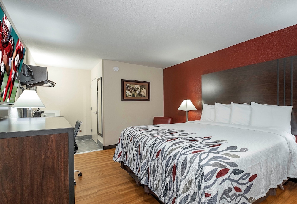 Red Roof Inn Freehold - photo 10