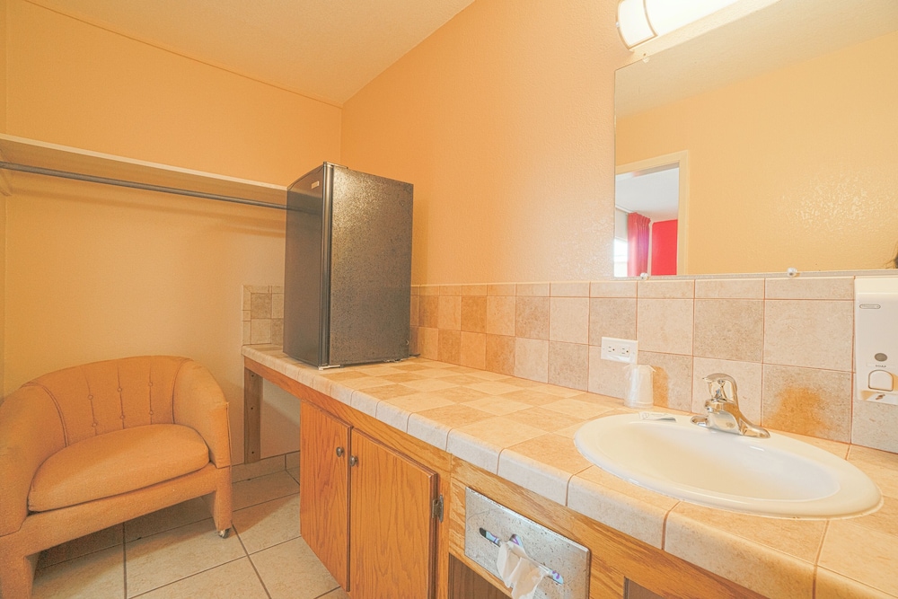 Vali Ho Motel By OYO Weslaco Mercedes - photo 59