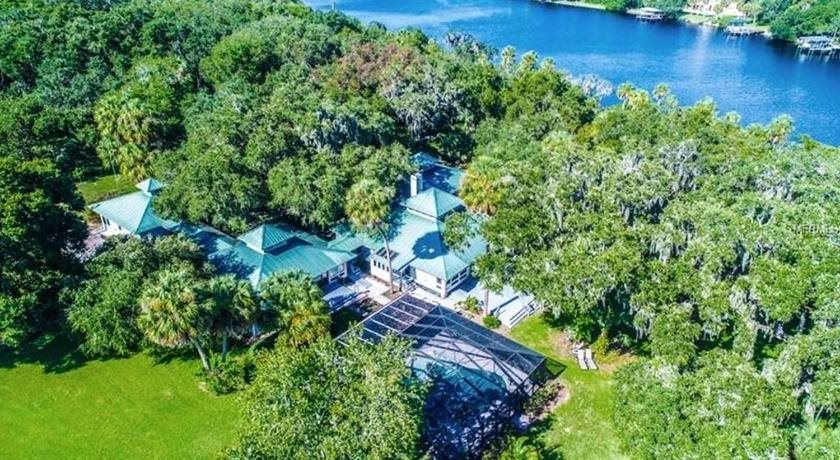 Riverbend Retreat Fla - carbon neutral hotel in Riverview