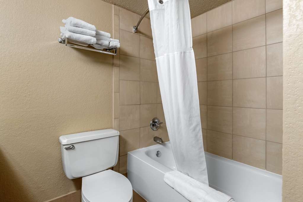 Quality Inn & Suites Des Moines Merle Hay Road - photo 28