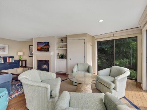 101 Edgewater Inn - photo 8