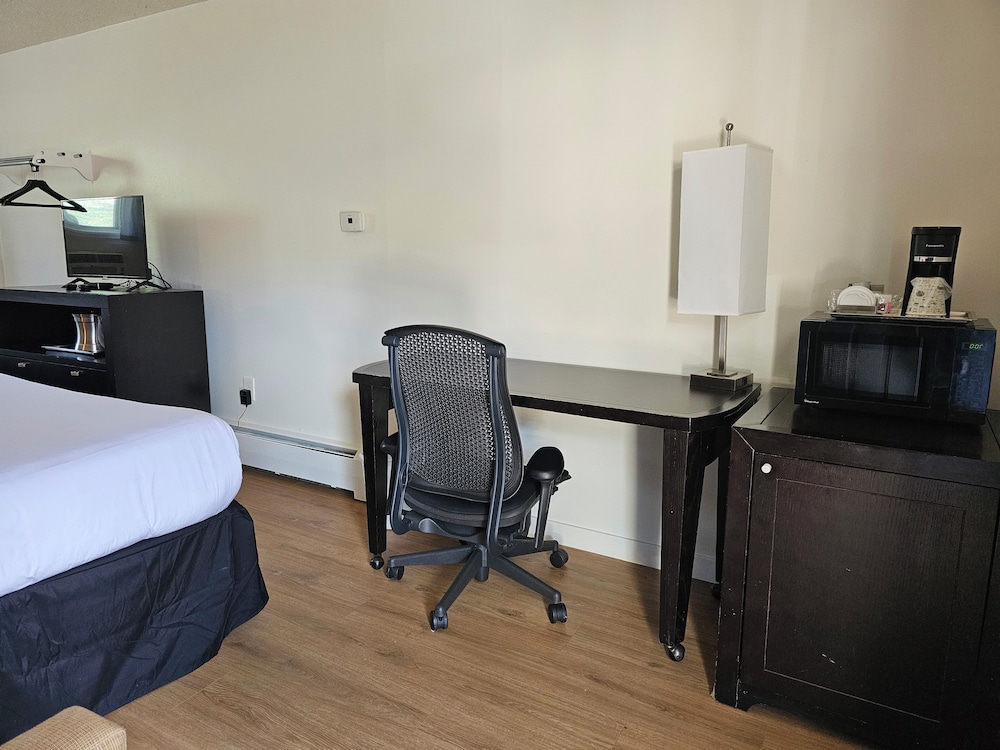 H & H Motor Lodge - photo 5