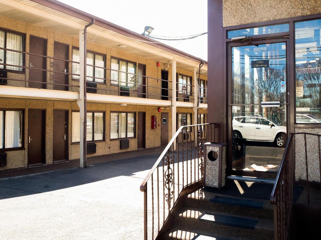 Capri Lynbrook Motor Inn - photo 10