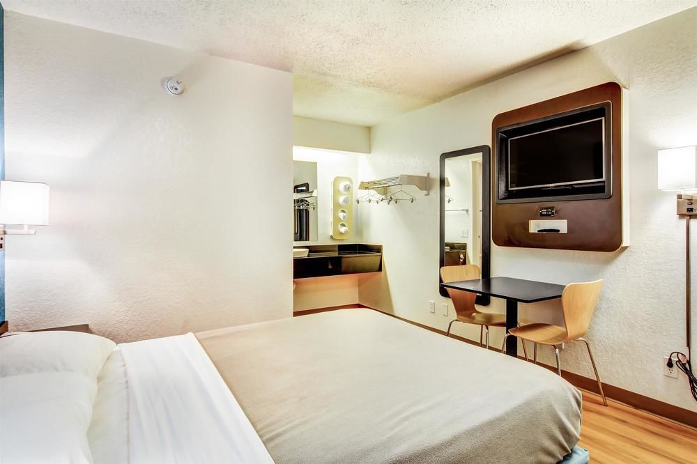 Red Roof Inn Bridgeton - photo 14