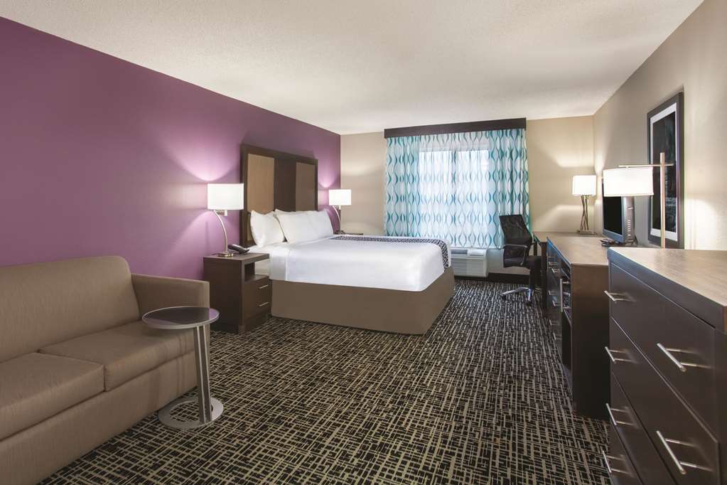 La Quinta Inn & Suites by Wyndham Hopkinsville - photo 13