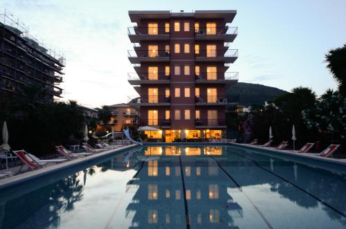 Perla Marina Apartments — 4-Star Luxury Hotel in Pietra Ligure, Italy