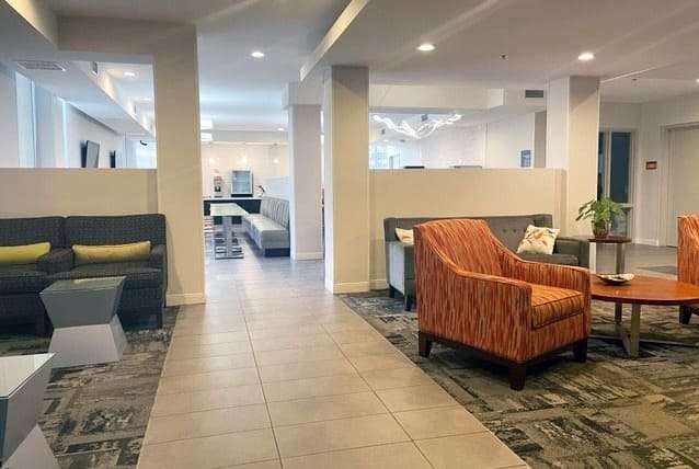 La Quinta Inn & Suites by Wyndham Tulsa Downtown Route 66 - photo 5
