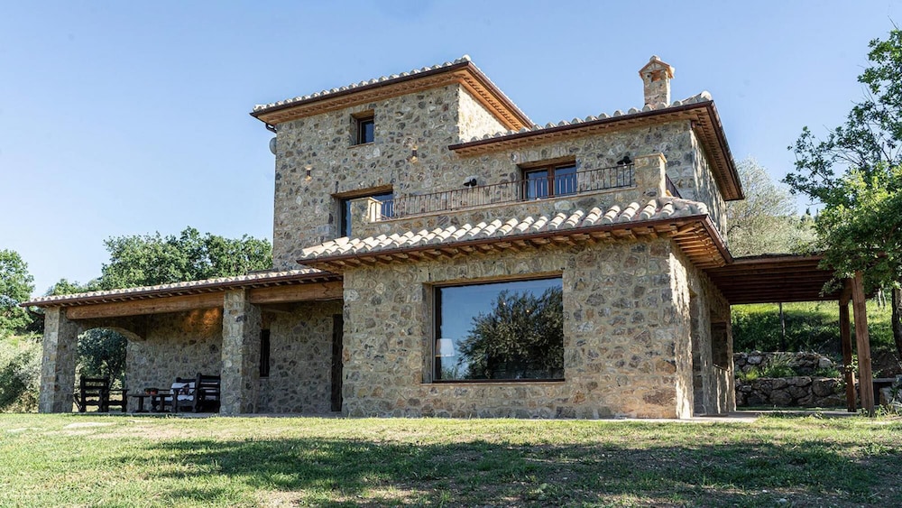 Amandula 6 Emma Villas — 4-Star Luxury Hotel in Castel Del Piano, Italy