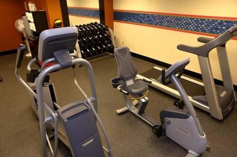Hampton Inn & Suites Greenfield - photo 33