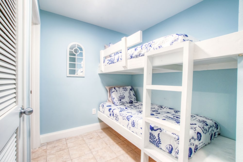Laketown Wharf Resort by Aneliya's Rentals - photo 160
