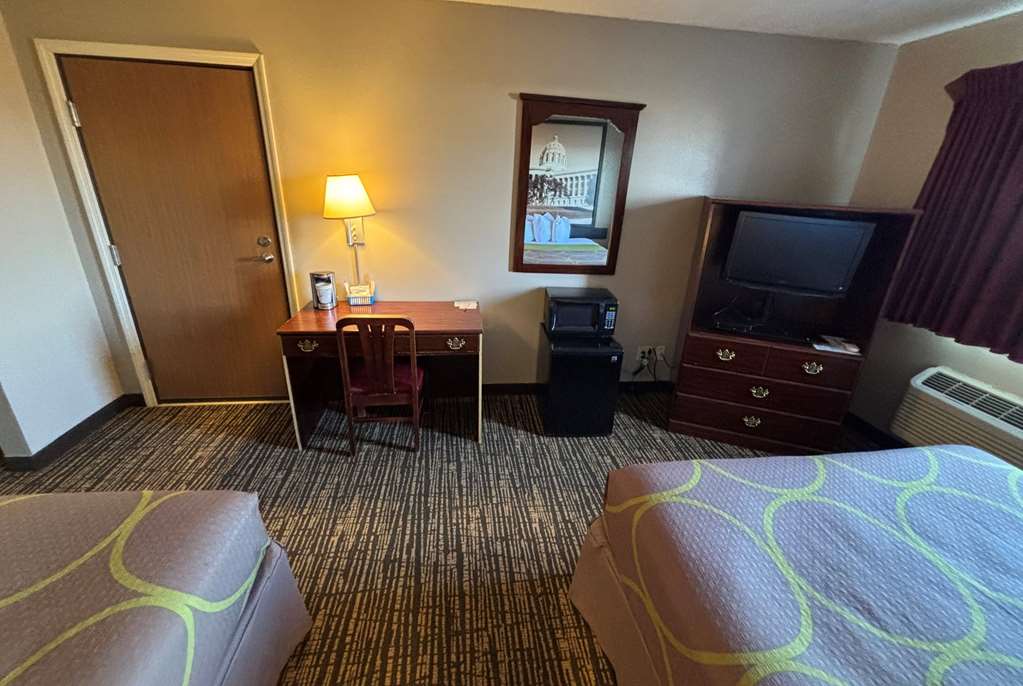 Super 8 by Wyndham Jerseyville - photo 21