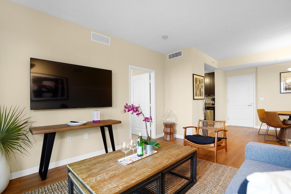 Dharma Home Suites South Miami at Red Road Commons - photo 2