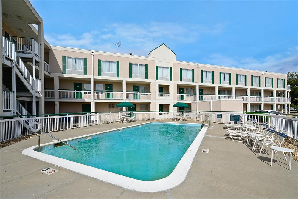 Americas Best Value Inn & Suites Overland Park Kansas City Closed - photo 2