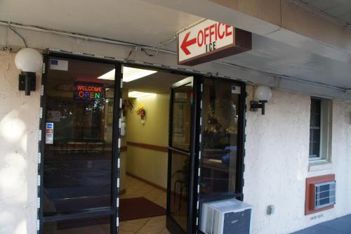 Royalinn & suites - photo 16