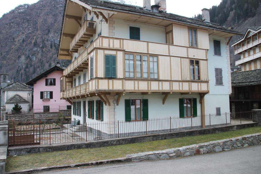 Residence Kalipè — 4-Star Luxury Hotel in Alagna Valsesia, Italy