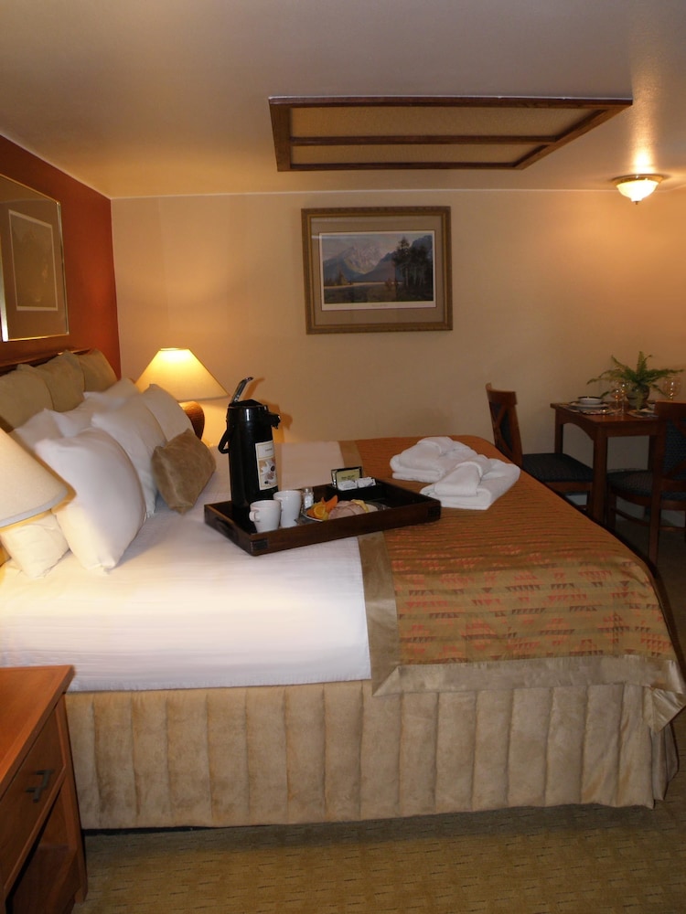 The River's Edge Motel Lodge & Resort - photo 6