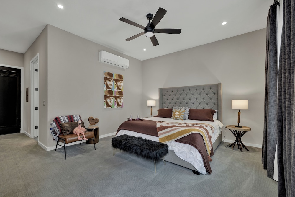 The Bentley Hotel Clint Eastwood Room Hill Country View in Johnson, United States