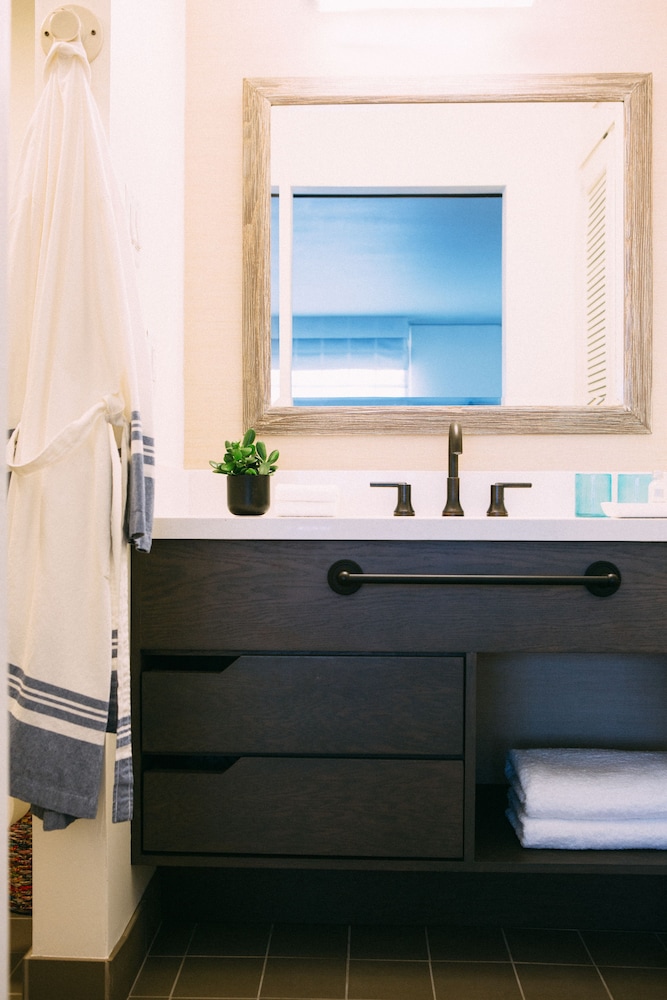 The Leta Santa Barbara Goleta Tapestry Collection by Hilton - photo 27