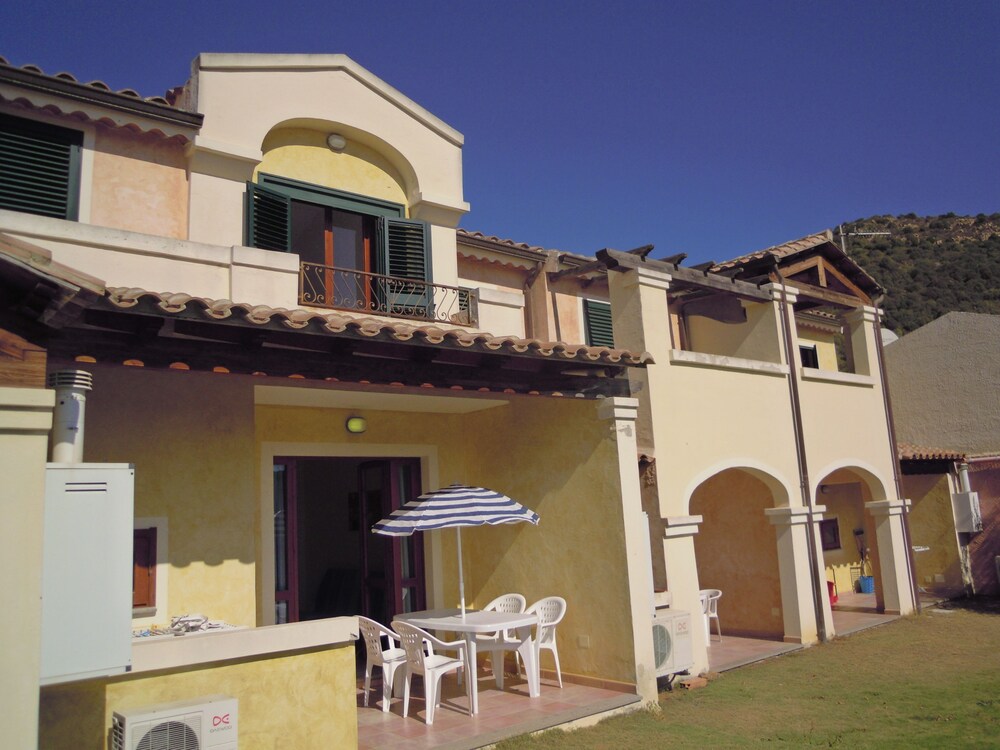 Le Domus de Chia — hotel in Domus De Maria