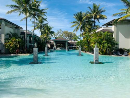 Tropical Retreat Poolside Swimout Ground Floor Sea Temple Resort Spa Port Douglas — Port Douglas