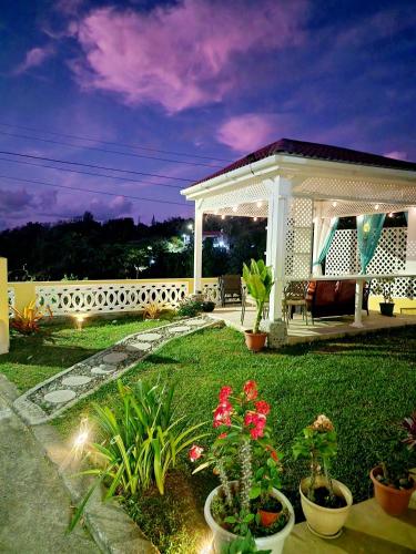 Sunsetcrest Tranquil Getaway — 4-Star Luxury Hotel in Anse La Raye, Saint Lucia
