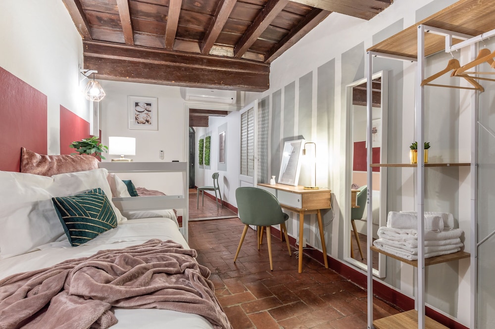 Wine Apartments Florence Ciliegiolo — 4-Star Luxury Hotel in Florence, Italy