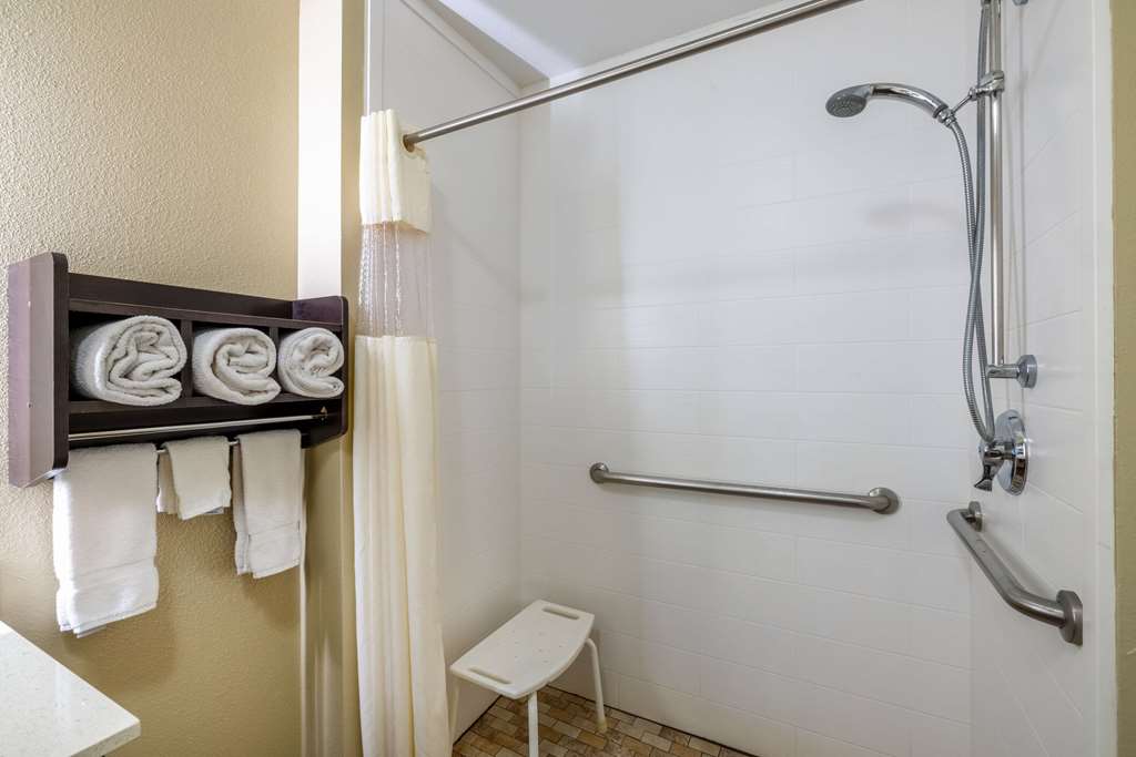 La Quinta Inn & Suites by Wyndham Artesia - photo 25