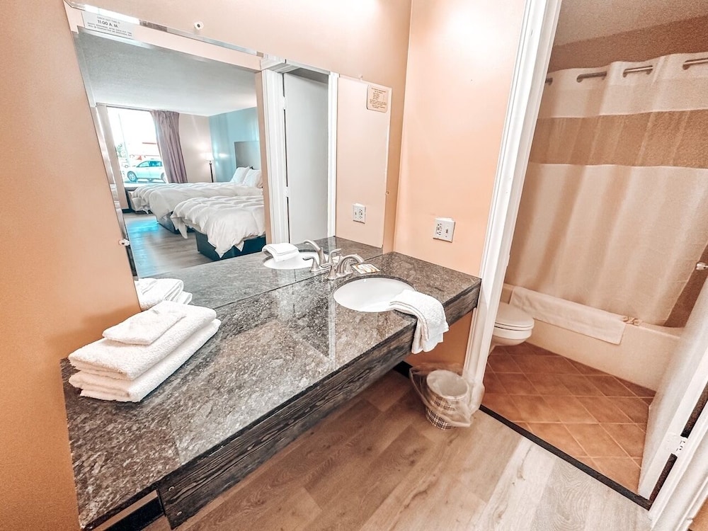 Laker Inn - photo 16