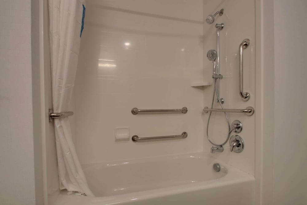 Hampton Inn & Suites Knightdale Raleigh - photo 44