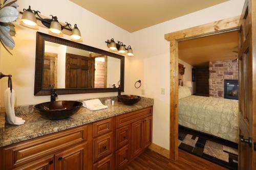 Above It All Four Bedroom Cabin — 4-Star Luxury Hotel in Gatlinburg, United States