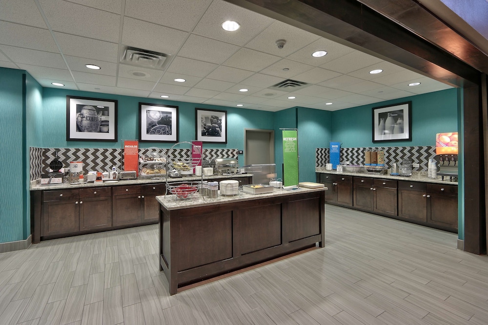 Hampton Inn & Suites Albuquerque Airport - photo 29