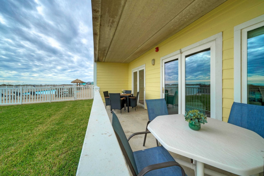 Salt & Sun by Avantstay Beach Access Pool - photo 18