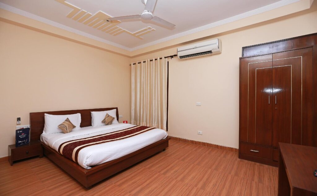 Oyo 11600 Hotel Cosy Tree