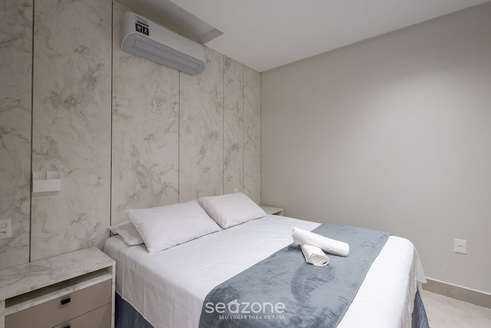 Sua estadia exclusiva com piscinas e jacuzzi a 500m da praia ELF