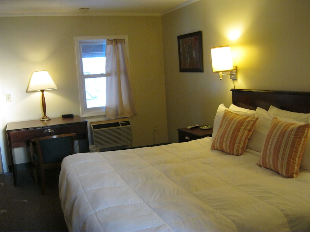 Cedar Hill Lodge - photo 7
