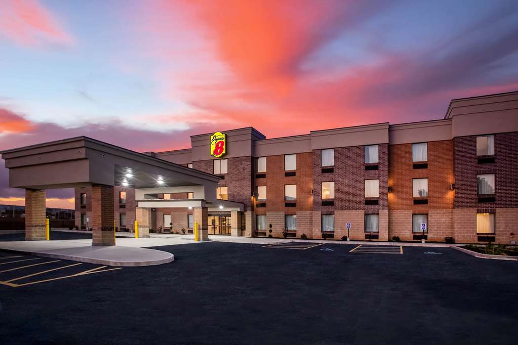 Super 8 by Wyndham St. Louis North - photo 2