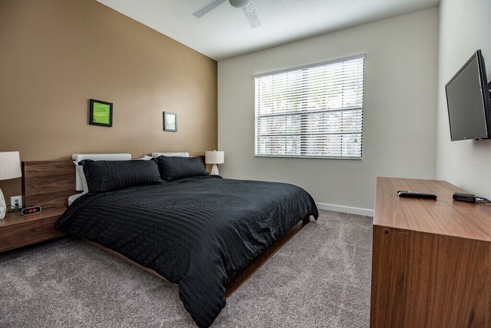 6 Bdrm 5 Bath in Solterra Resort - photo 5