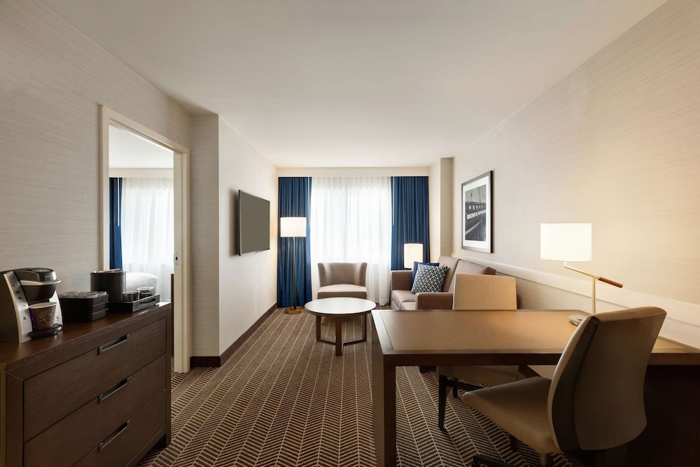 Embassy Suites Boston Logan Airport - photo 18