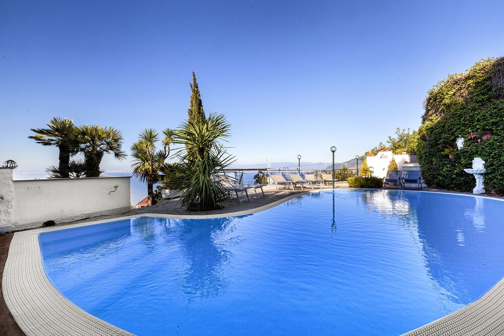 Villa Bianca in Sorrento — 4-Star Luxury Hotel in Sorrento, Italy