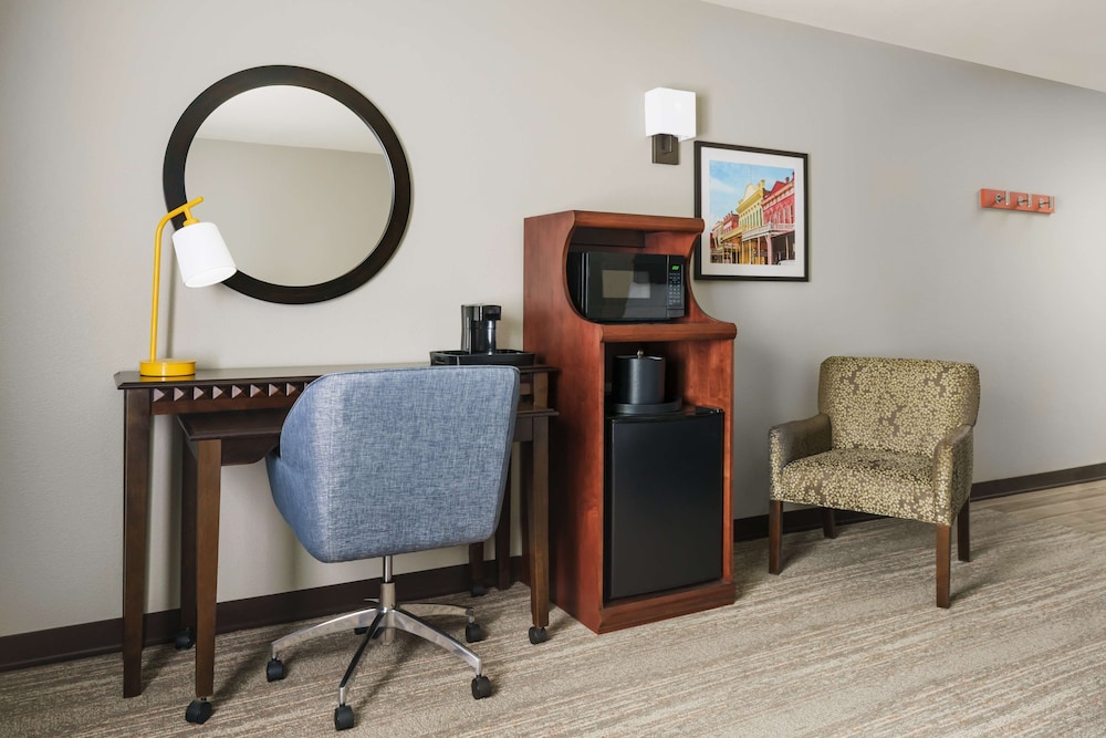 Hampton Inn & Suites West Sacramento - photo 11