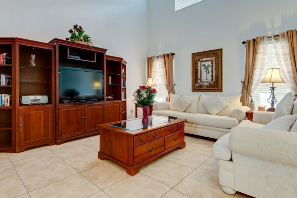SKC Villa Emerald Island Resort - photo 10