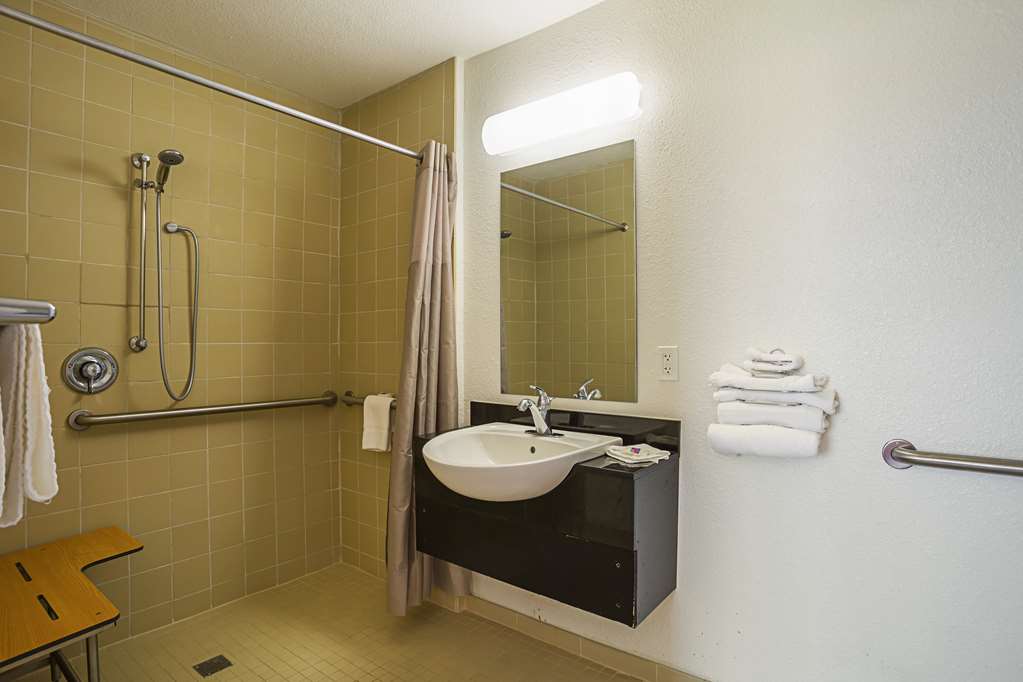 Motel 6 Yuma AZ East - photo 19