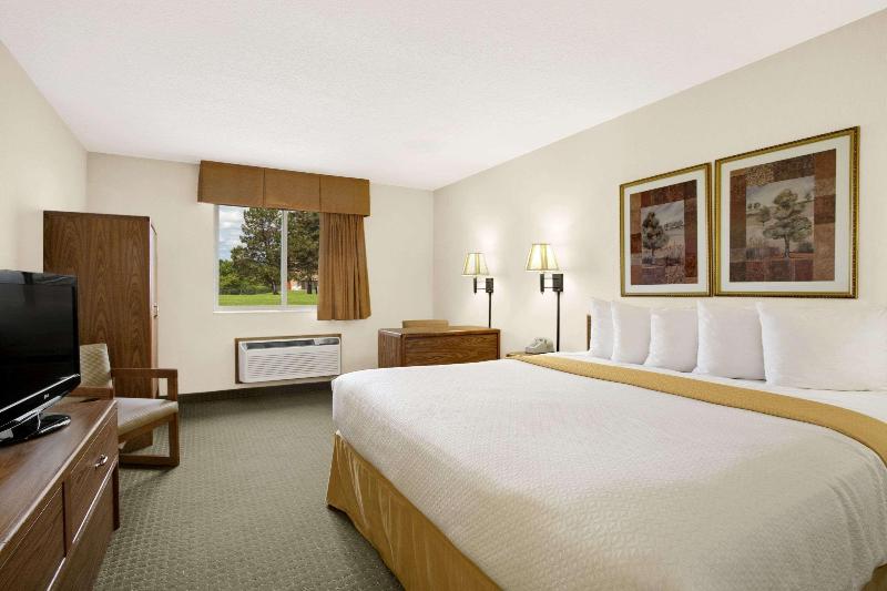 Days Inn by Wyndham Rapid City - photo 4